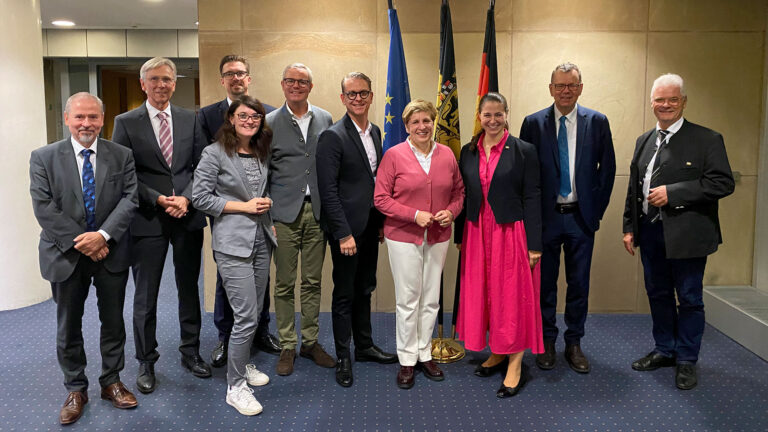 AK Landesentwicklung und Wohnen mit Arbeitsgemeinschaft (ARGE) Baden-Württembergischer Bausparkassen und der STEG Stadtentwicklung GmbH