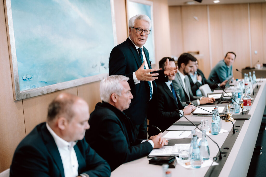 Prof. Klaus Hekking spricht in der Sitzung der CDU-Landtagsfraktion